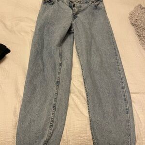 levi’s light blue wash jeans